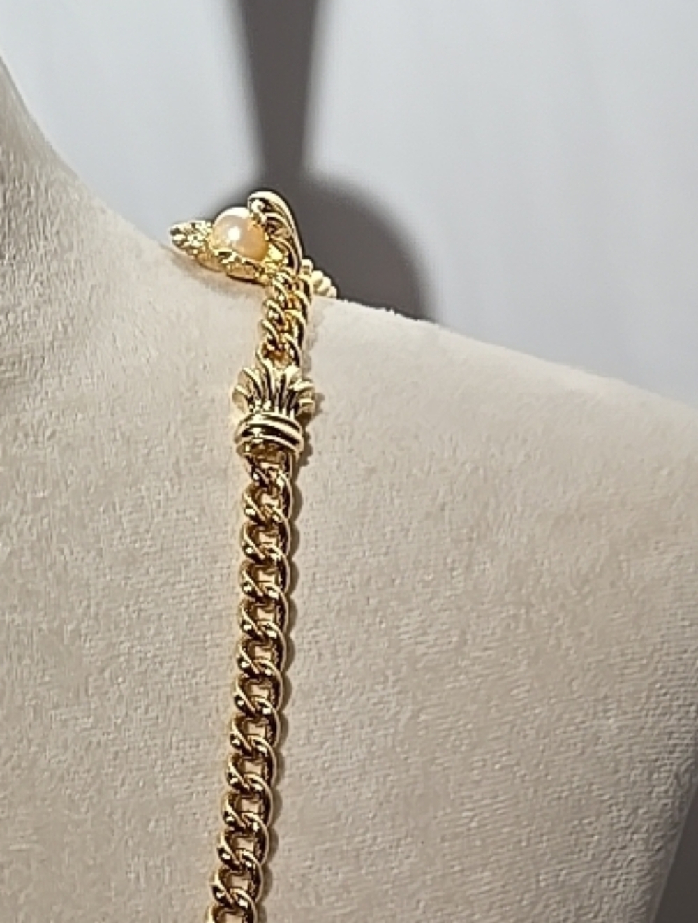 IVANA Oyster Shell Pearl Gold Tone Cuban Link  Pendant Necklace - Picture 8 of 9